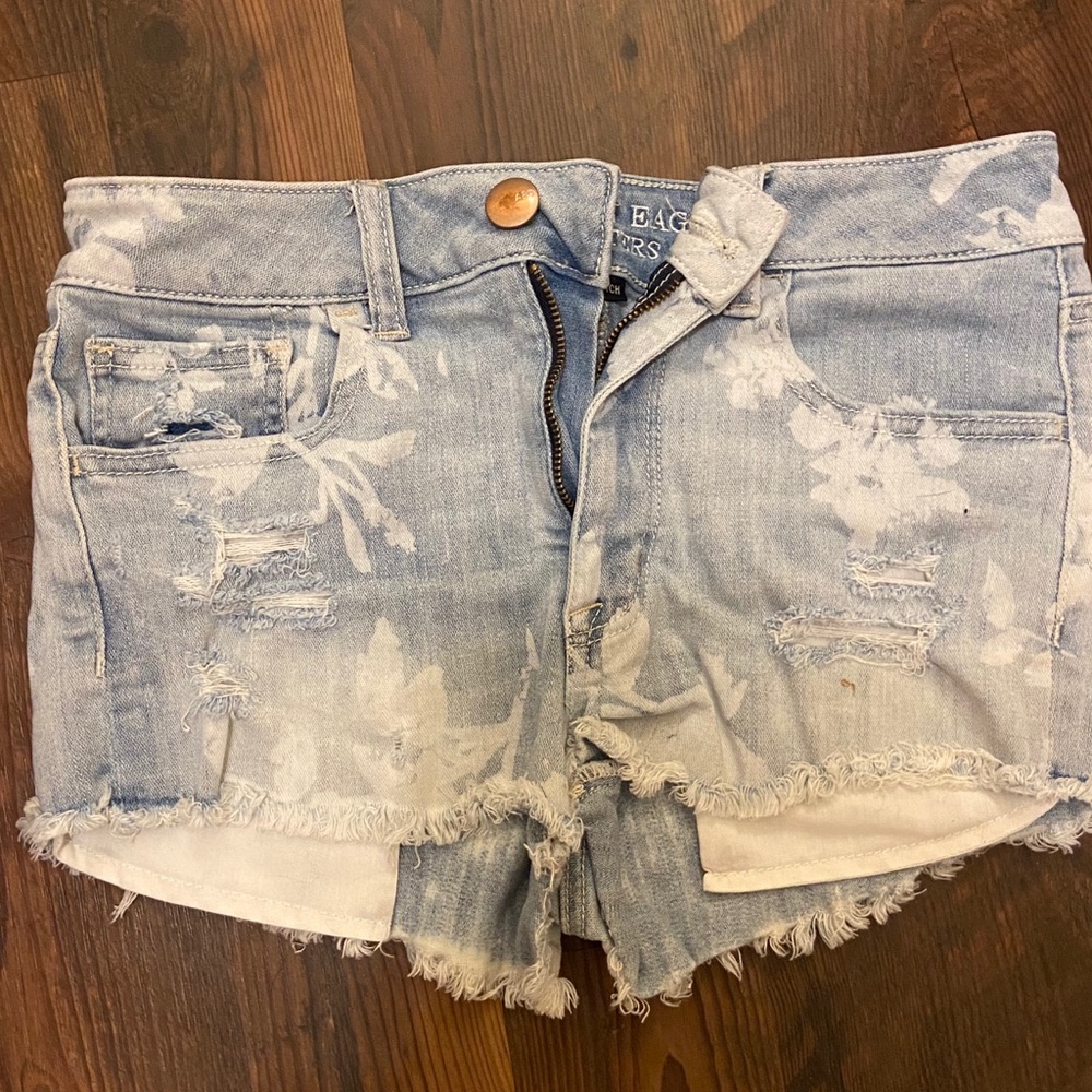 Flowered jean shorts